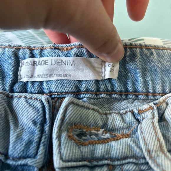 Mom Jeans - Picture 3 of 3